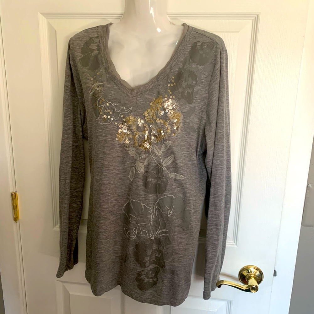 Lovely top sequin accent